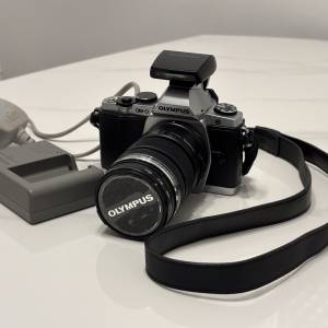 M43 Olympus 奧林巴斯 OM-D E-M5 EM5 連 12-50 lens, FL-LM2 閃光燈