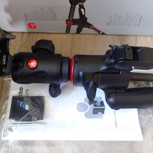 全新 Manfrotto Befree GT XPRO 碳纖維旅行三腳架 (MKBFRC4GTXP-BH)