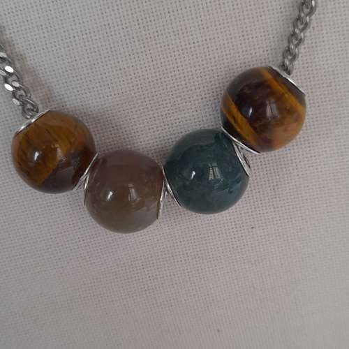 一手四個天然半寶石鑲嵌純銀圓環，約14x14mm，配上廿四寸不銹鋼頸鏈。no.6.3.26