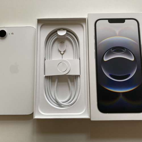 不議價港行 iPhone 16e 128gb 外觀全新 白色 電池健康度100% 充電94次 蘋果保養至2...