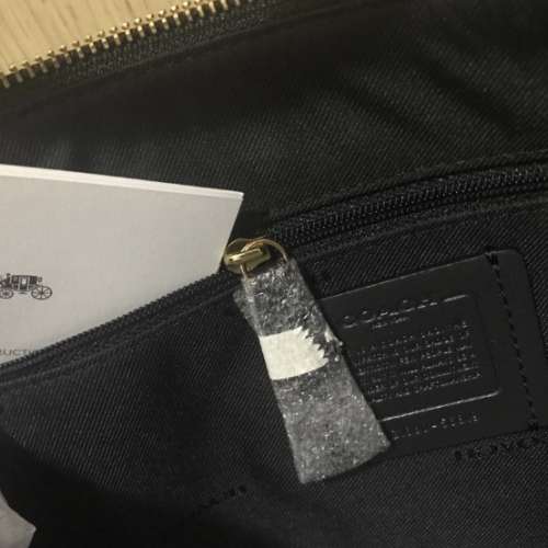 全新 Coach Pebble Chelsea Crossbody 黑色簡約單肩手袋 可斜揹