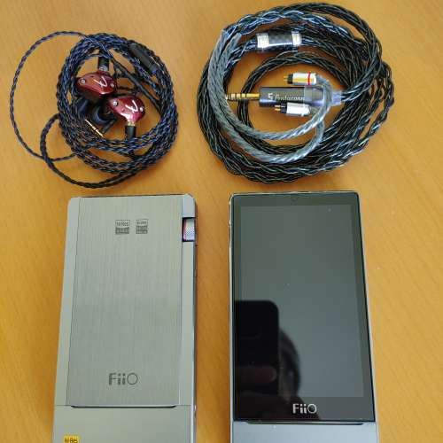 全部九成五以上新Fiio X7, Fiio Q5s+AM3D, 耳機Fender Track, 另外跟一条Xone 4.4插...