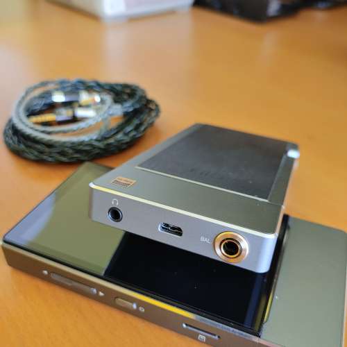 全部九成五以上新Fiio X7, Fiio Q5s+AM3D, 耳機Fender Track, 另外跟一条Xone 4.4插...