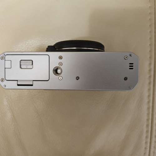 Fujifilm X-E4銀色機身 XF27mmF2.8 R WR鏡頭