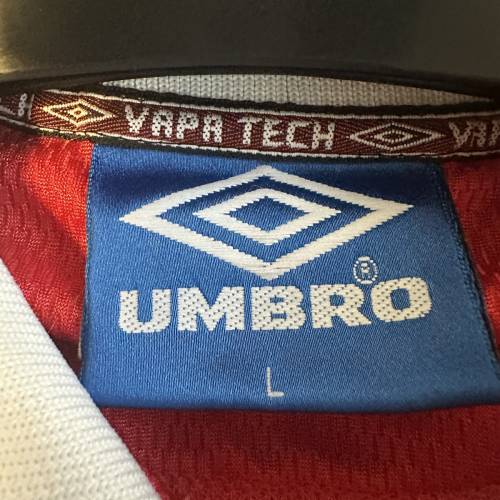 曼聯三冠王球衣