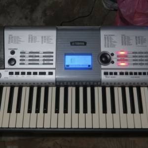Yamaha e403 手提電子琴