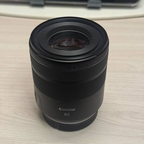 Canon RF 85mm f/2 Macro IS STM