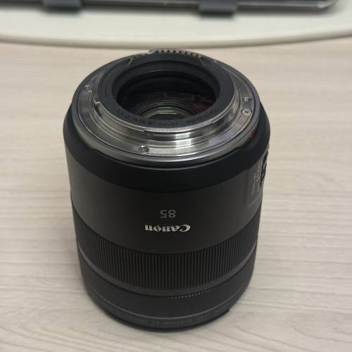 Canon RF 85mm f/2 Macro IS STM