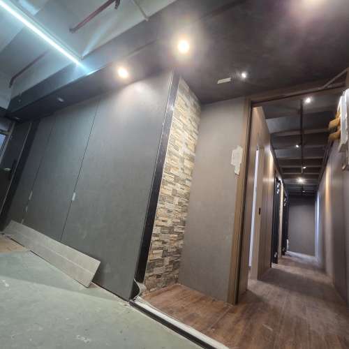 出租葵芳金龍工業中心, 全新裝修向東南山景單位