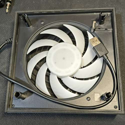 Xbox Series X 主機專用散熱風扇，RGB 燈效，附防塵套和濾網，低噪音，3 檔風速