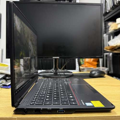 [🇯🇵日本製.360&deg; Touch] Fujitsu Lifebook P727 (Core i5 / 12.5" / Win 11 / 永...