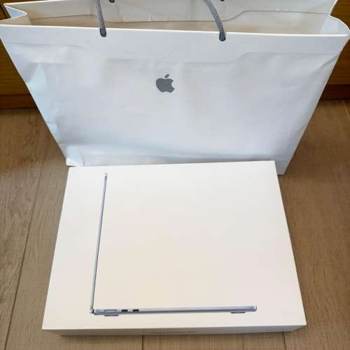 M5 13" MacBook Air 24GB ram 1TB  storage 天藍色 全新未開封