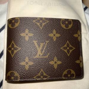 LV Wallet M60895