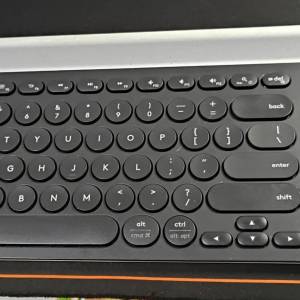 Logitech K780 多工無線鍵盤 使用2 x AAA電池 / Unifying 無線技術或藍牙連線