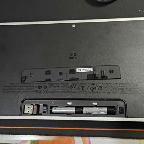 Logitech K780 多工無線鍵盤 使用2 x AAA電池 / Unifying 無線技術或藍牙連線
