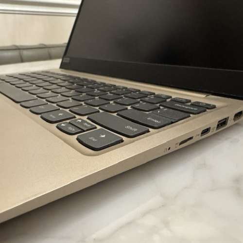 Lenovo ideapad 320s /13.3" FHD /i3-7100U /4G Ram /256G PCIE SSD (請注意內文)