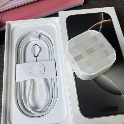 iPhone 16pro 全新原廠快充線連原廠快充火牛