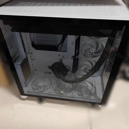 LIAN LI 聯力 O11d + arctic 360水冷 + 6把arctic p12白色風扇