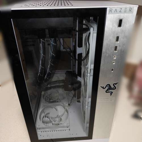 LIAN LI 聯力 O11d + arctic 360水冷 + 6把arctic p12白色風扇