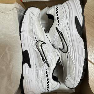 Nike鞋