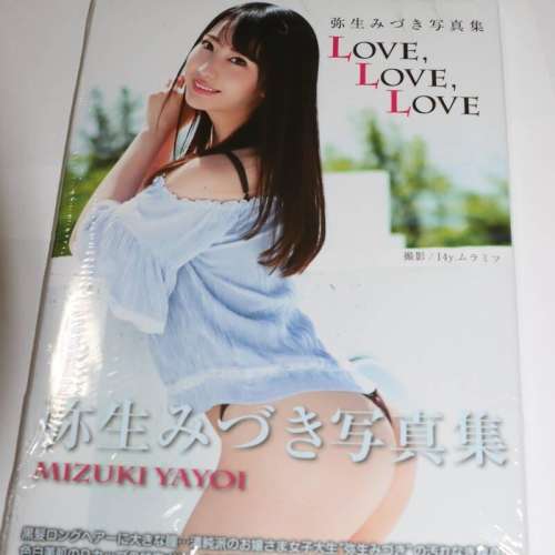 JAPANESE AV IDOL Mizuki Yayoi PHOTO BOOK 弥生みづき写真集『LOVE,LOVE,LOVE』