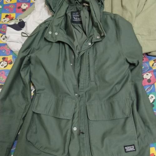 Levi 軍綠外套