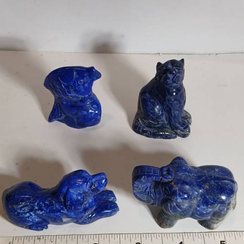 一手四個青金寶石動物小擺件約兩寸如照片，4個 全部清貨價 售600元 ，單個原價380元，