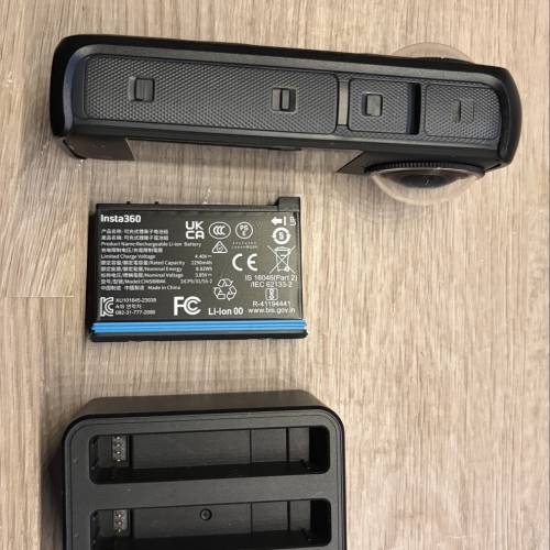 insta 360 x 4 (包兩粒原裝電池 & 叉電器)