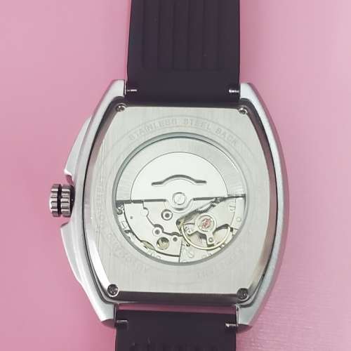 酒桶型男裝錶 (Tonneau Shape Watch)