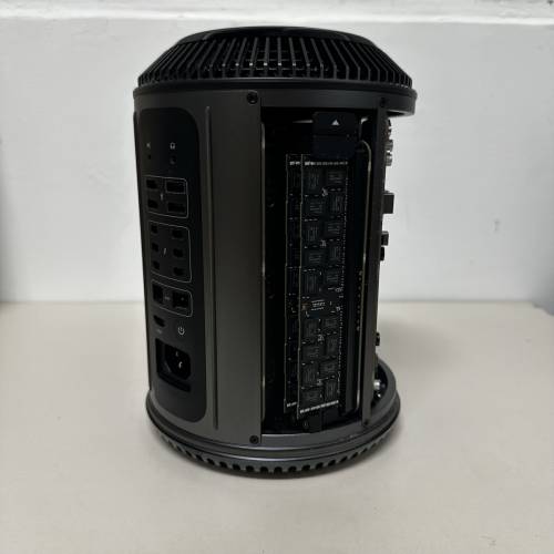 Apple Mac Pro 圓筒型工作站 64Gram 1TBSSD 台式機