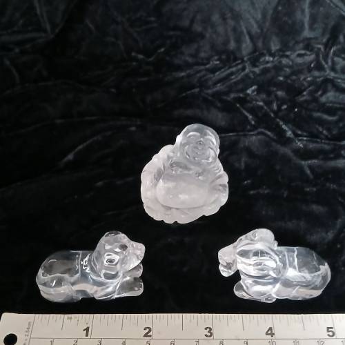 一手3個 天然水晶 全清狗/牛及佛公小擺件約兩寸如照片，3個全部清貨價售500元 ，單...