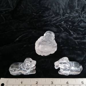 一手3個 天然水晶 全清狗/牛及佛公小擺件約兩寸如照片，3個全部清貨價售500元 ，單...