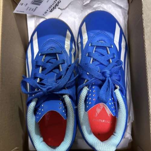 99% 新Adidas兒童足球鞋（石屎地）童裝UK 12