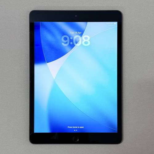 Apple iPad 8 (8th Gen 第八代) 32GB WiFi Version with iPad OS26