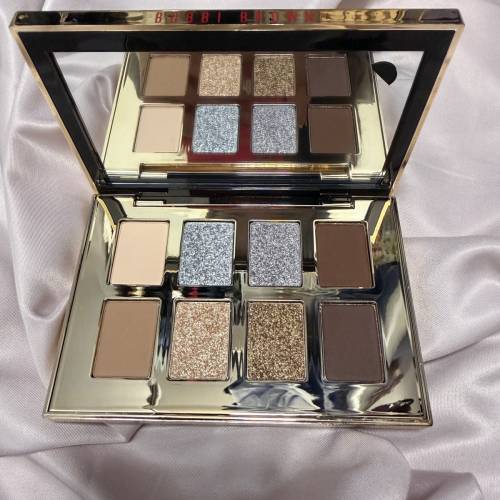 Bobbi Brown Dream Gleam Luxe Eye Shadow Palette。