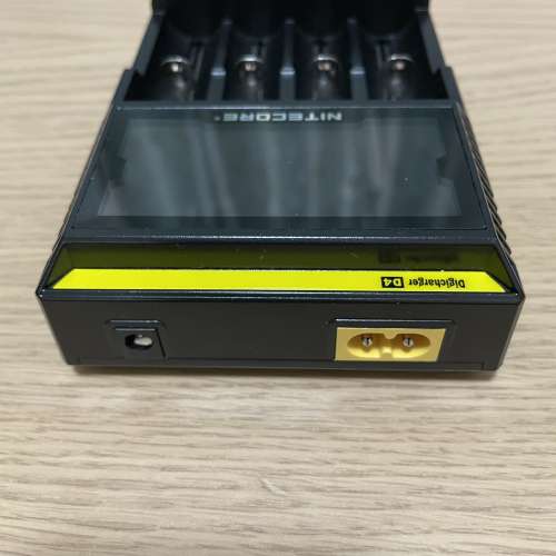 Nitecore D4 充電器