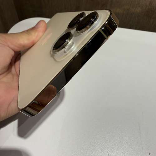 iPhone 14pro max256gb 港行雙卡極新，套有貼，所有功能正常！