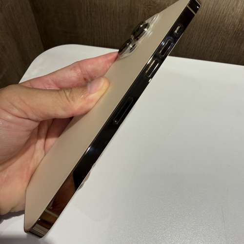 iPhone 14pro max256gb 港行雙卡極新，套有貼，所有功能正常！