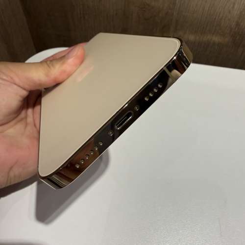 iPhone 14pro max256gb 港行雙卡極新，套有貼，所有功能正常！