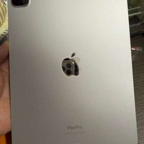 IPad Pro （第4代）11吋 (M2)128gb，港行極新，電池健康度94，還有保養至月底，有套...