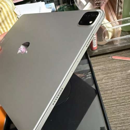 IPad Pro （第4代）11吋 (M2)128gb，港行極新，電池健康度94，還有保養至月底，有套...