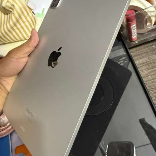 IPad Pro （第4代）11吋 (M2)128gb，港行極新，電池健康度94，還有保養至月底，有套...