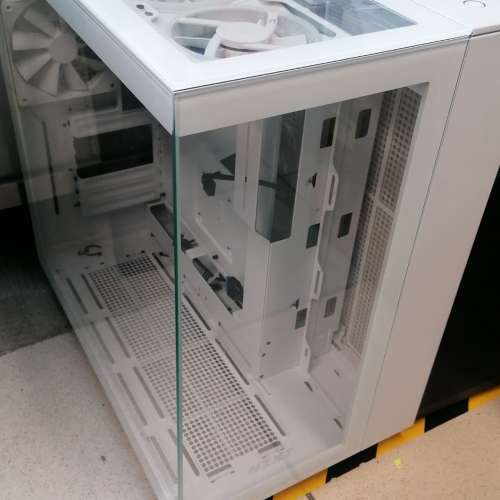 NZXT 白色全海景ATX機箱