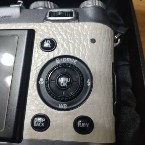Fujifilm X100 第一代，香港特別顔色版。