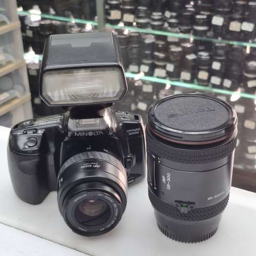 MINOLTA DYNAX 300 Si + FLASH + AF 35-70 + TOKINA AF 35-300MM F4.5-6.7