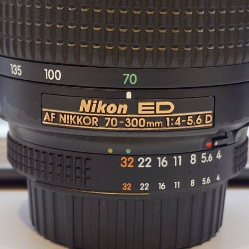Nikon ED AF NIKKOR  70-300mm 1:4-5.6 D