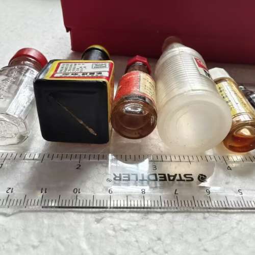 絕版上世紀迷你袖珍系列： 天喜堂天喜丸玻璃瓶、美極牌鮮醬醬油瓶、萬寶路塑膠瓶+刺...