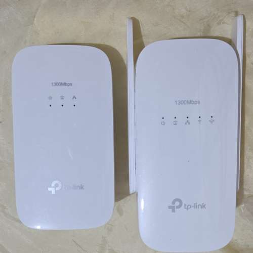 TP-LINK 1300mbps HOME PLUG 一對, 其中一隻有WIFI EXTENDER