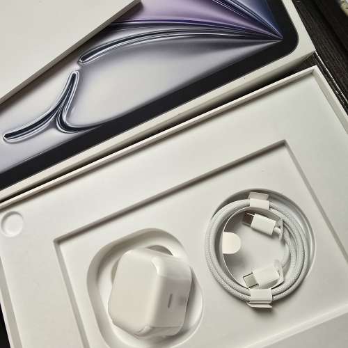 全新iPad air 原廠快充線連+全新20w原廠火牛（適合15-17全系列，ipad10,ipad pro a...