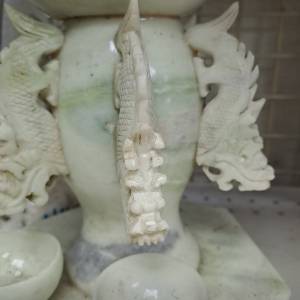 玉石彫龍型擺件，石彫龍型擺件，有5個水杯，在頂頭入水，龍头會出水入水杯內，珍藏...